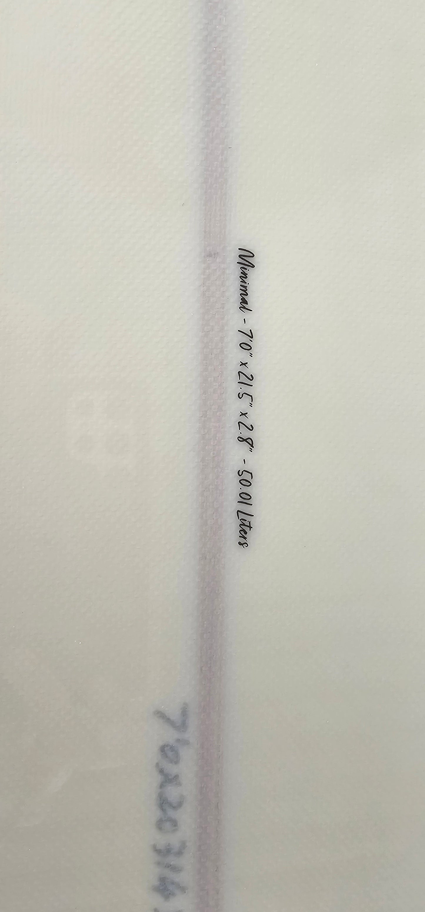 Measurement label on a white background with text indicating dimensions and volume.