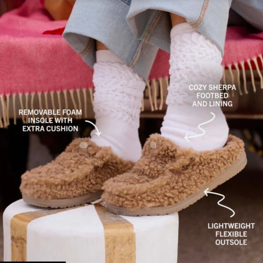 Brown slippers with text highlighting features on a blurred background