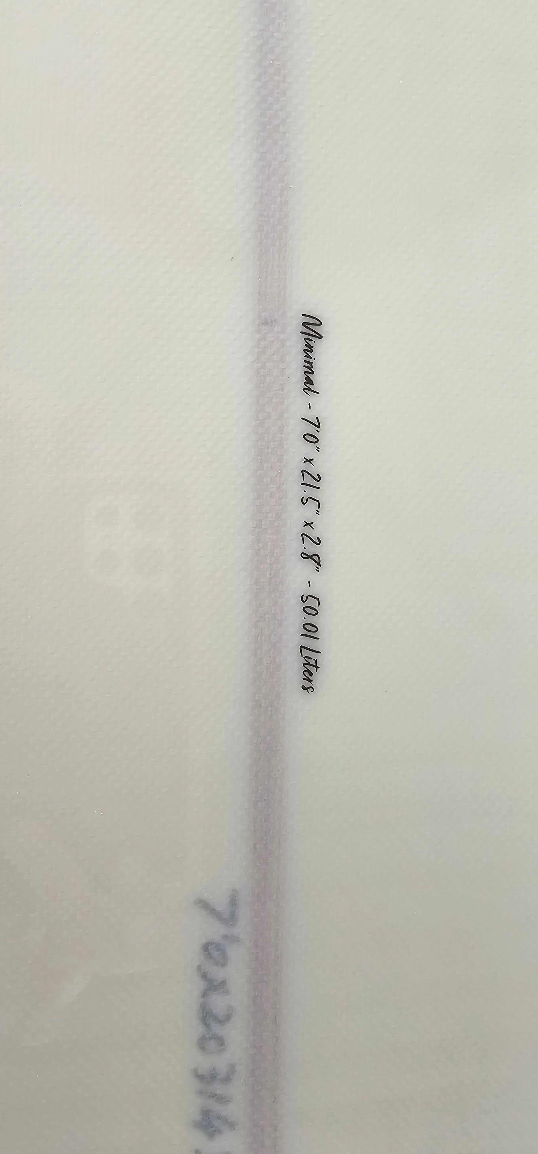 Measurement label on a white background with text indicating dimensions and volume.